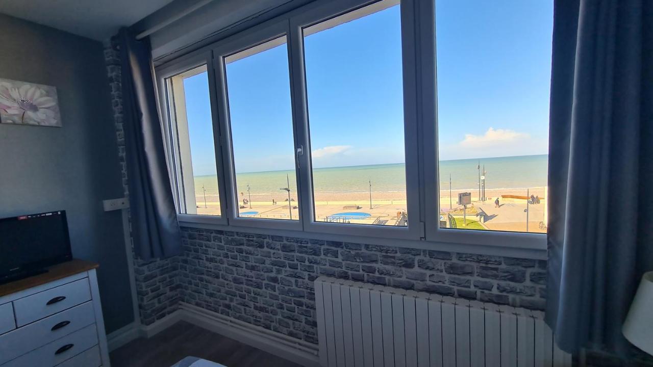Residence Du Bord De Mer 9 Appartements Avec Une Vraie Vue Mer Le Treport Bagian luar foto