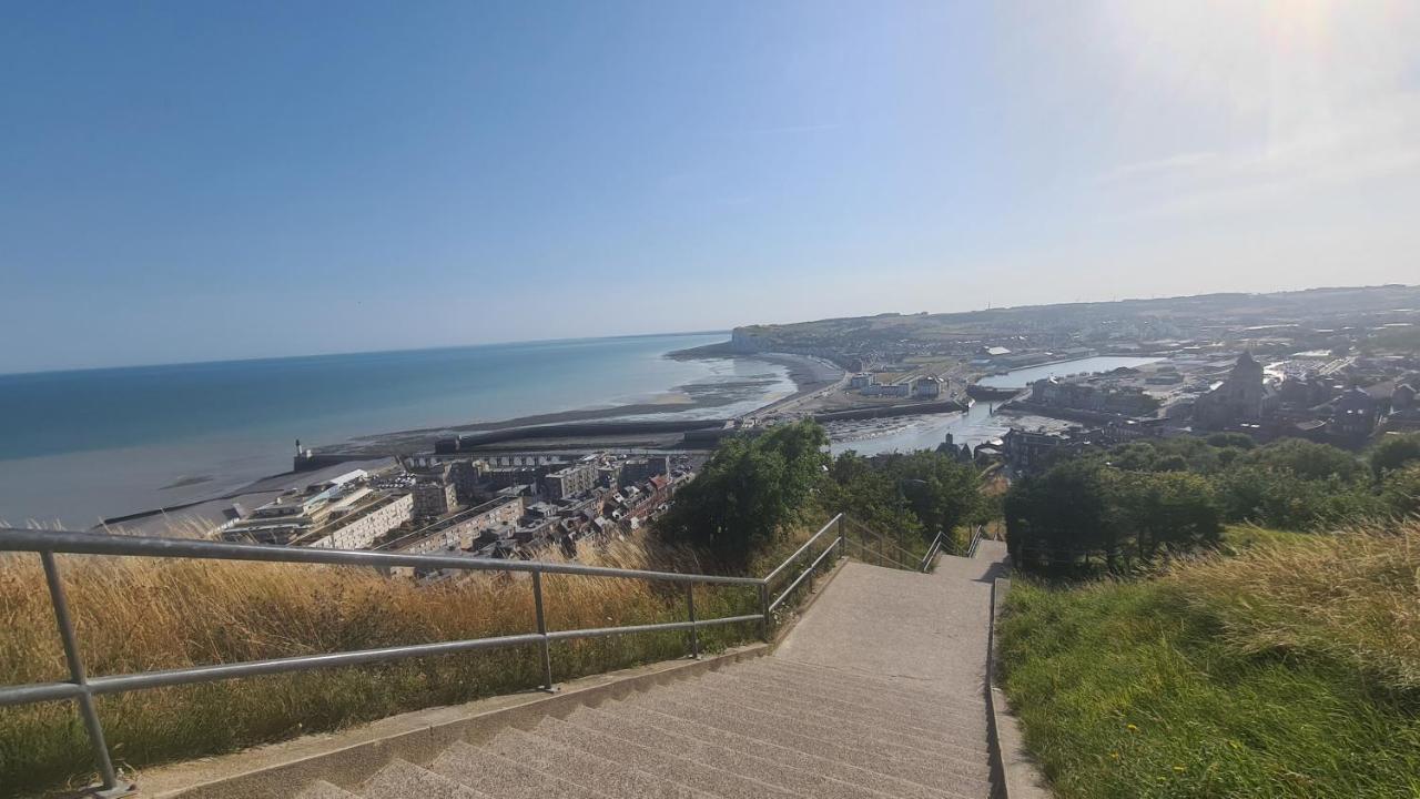 Residence Du Bord De Mer 9 Appartements Avec Une Vraie Vue Mer Le Treport Bagian luar foto